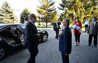 Bakan Akar Kayseri Büyükşehir Belediyesi’ni ziyaret...
