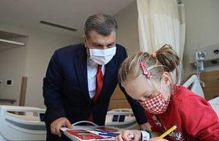 Bakan Koca’dan hastalara sürpriz ziyaret