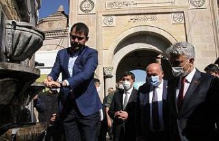 Bakan Kurum, Erzincan’da Terzibaba Türbesini ziyaret...