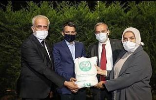 Bakan Pakdemirli’ye pirinç ve kestane ikram edildi