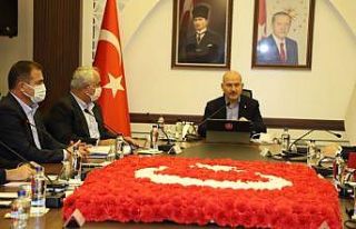 Bakan Soylu Hakkari’de güvenlik toplantısına...