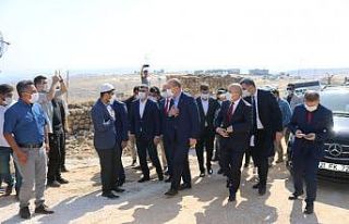 Bakan Soylu, Sakarya’da saldırıya uğrayan işçileri...