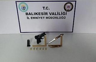 Balıkesir’de polis 13 aranan şahıs ve çok sayıda...