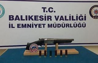 Balıkesir’de polis 17 silah ele geçirdi