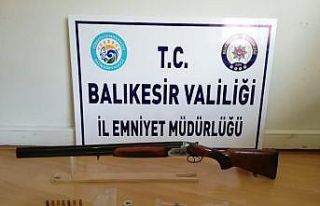 Balıkesir’de polis 5 silah yakaladı