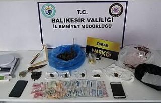 Balıkesir’de polis 5 uyuşturucu şüphelisinden...