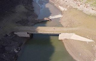 Barajın suyu azalınca 21 yıldır su altındaki...