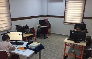 Başiskeleli öğrenciler EBA destek sınıflarında...