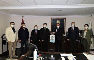 Başkan Akın TÜBİTAK birincisi Ziya Yıldız’ı...
