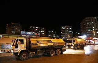 Başkan Çolakbayrakdar’dan gece boyu temizlik mesaisi