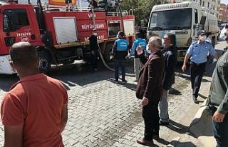 Başkan Ensari, çatısı yanan esnafı ziyaret etti