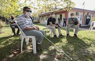 Başkan Erdem görme engellileri unutmadı