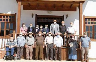 Başkan Ertürk, yaşlıları yalnız bırakmadı