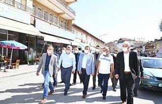Başkan Gürkan, Akçadağ’da esnaf ve vatandaşlarla...