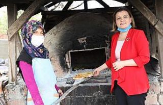 Başkan Hürriyet’ten mancarlı pide ikramı