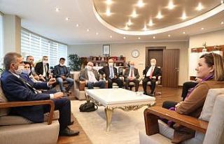Başkan Hürriyet’ten muhtarlara pastalı kutlama