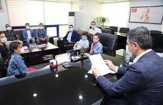 Başkan Kayalar, çocukların isteğini geri çevirmedi