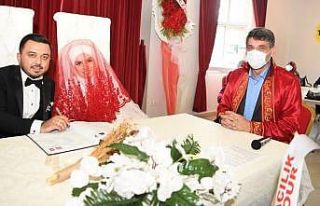 Başkan Mustafa Kocaman genç çiftleri yalnız bırakmıyor