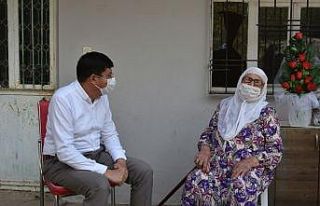 Başkan Özcan asırlık çınarları unutmadı