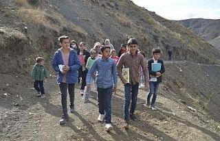 Başkan Sayan, uzaktan eğitime katılabilmek için...