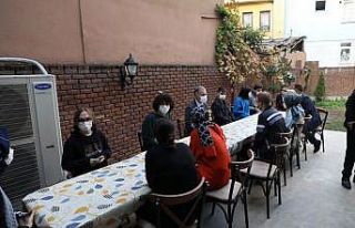 Başkan Taban nöbetçi kitaphanede öğrencilerle...