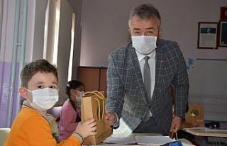 Başkan Topaloğlu’ndan öğrencilere ‘okula hoş...