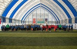 Başkan Vekili Aslan’dan öğrencilere spor malzemesi...