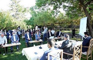 Başkan Yalçın: “Naif bir meclisiz”