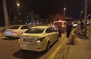 Başkent’te bir otomobil, bisikletli gence çarptı