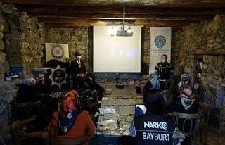 Bayburt’ta 98 anneye narkorehber eğitimi verildi