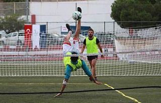 Bayraklı’da ’Ayak Tenisi Turnuvası’ sonuçlandı