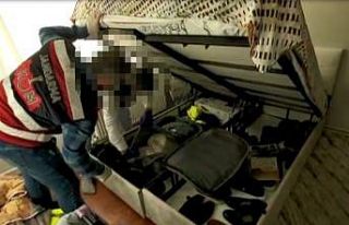 Baza altından uyuşturucu fışkırdı