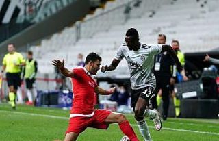 Beşiktaş’ta Mensah’ın Covid-19 testi pozitif...