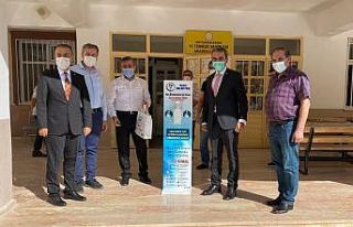 Besni Belediyesinden okullara dezenfektan standı