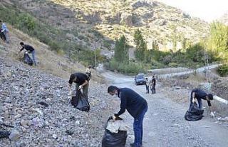 Beytüşşebap’ta çöp toplama seferberliği devam...