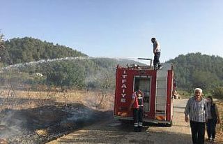 Bilecik’te çıkan yangın ormana sıçramadan söndürüldü