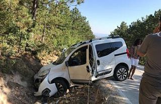 Bilecik’te hafif ticari aracın su kanalına çarpması...
