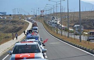 Binlerce araçtan “Yaşasın Cumhuriyet” konvoyu