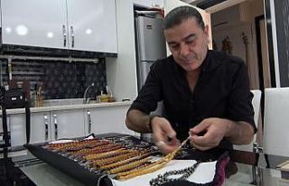 Bir daire fiyatına tesbih koleksiyonu satın aldı