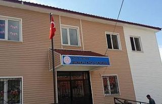 Bitlis’te köy ilkokulu ve ortaokulu karantinaya...