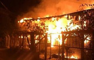 Bolu’da yanan 2 katlı ev kül oldu