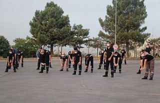 Bu fabrikanın çalışanları spor yapmadan işinin...