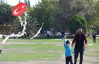 Bucalı çocuklar güzel havanın tadını uçurtmayla...