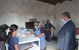 Bünyanlı kadınlar ekmeklerini mahalle fırınında...