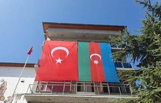 Burdur Belediyesi kenti Türk ve Azerbaycan bayraklarıyla...