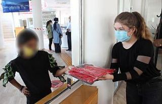 Burhaniye’de eğitim yardımları başladı