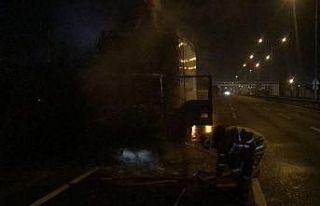 Bursa’da bir kamyon ve bir minibüs alev alev yandı