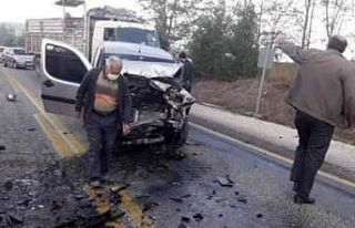 Bursa’da iki araç kafa kafaya çarpıştı: 1 ölü,...