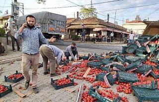 Bursa’da parke taşı yüklü tır, domates taşıyan...