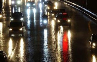 Bursa’da sağanak yağmur hayatı felç etti